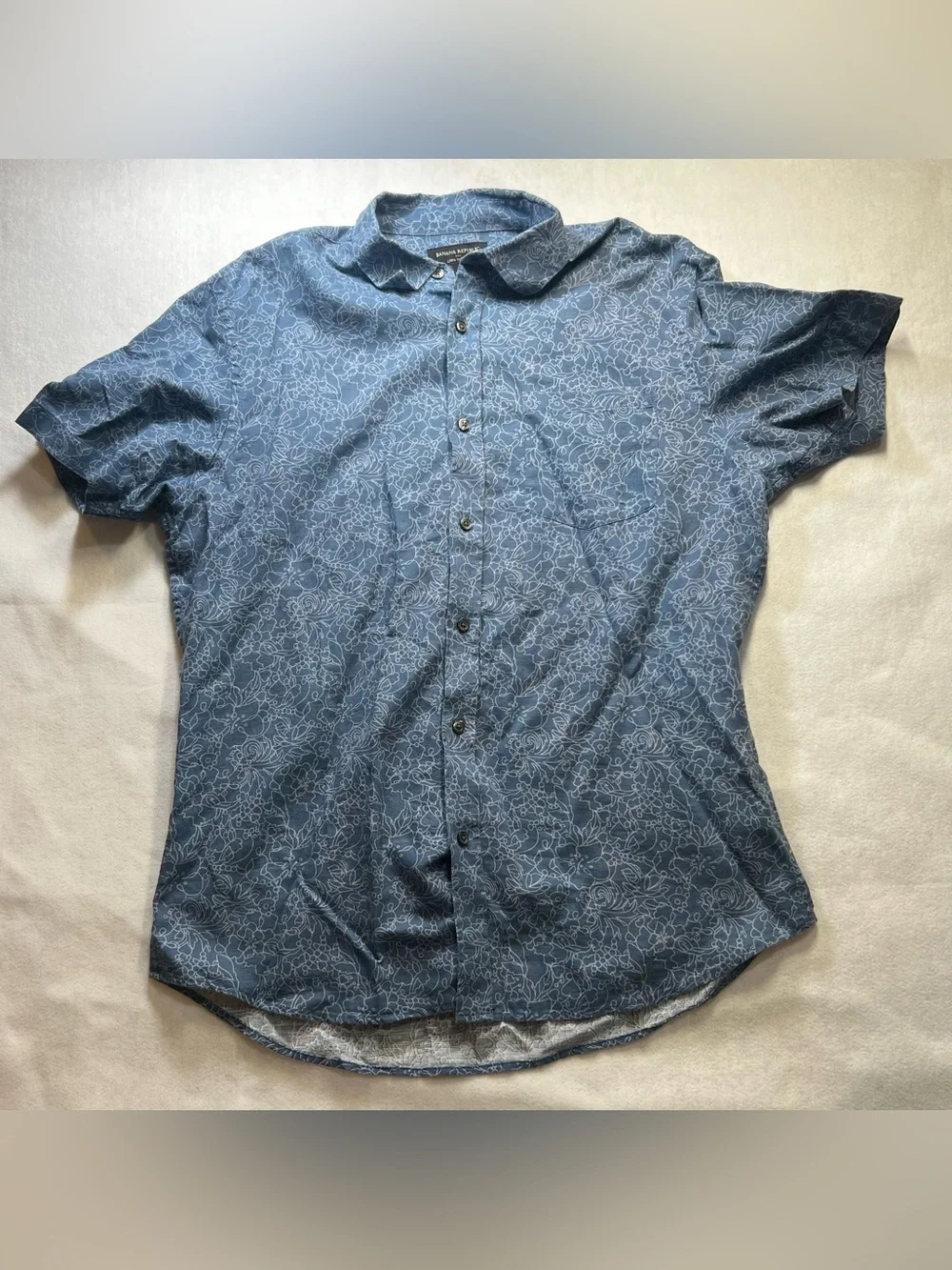 2 Banana Republic Men's L Regular Blue Floral and grey shirt. 2 shirt  BUNDLE 60